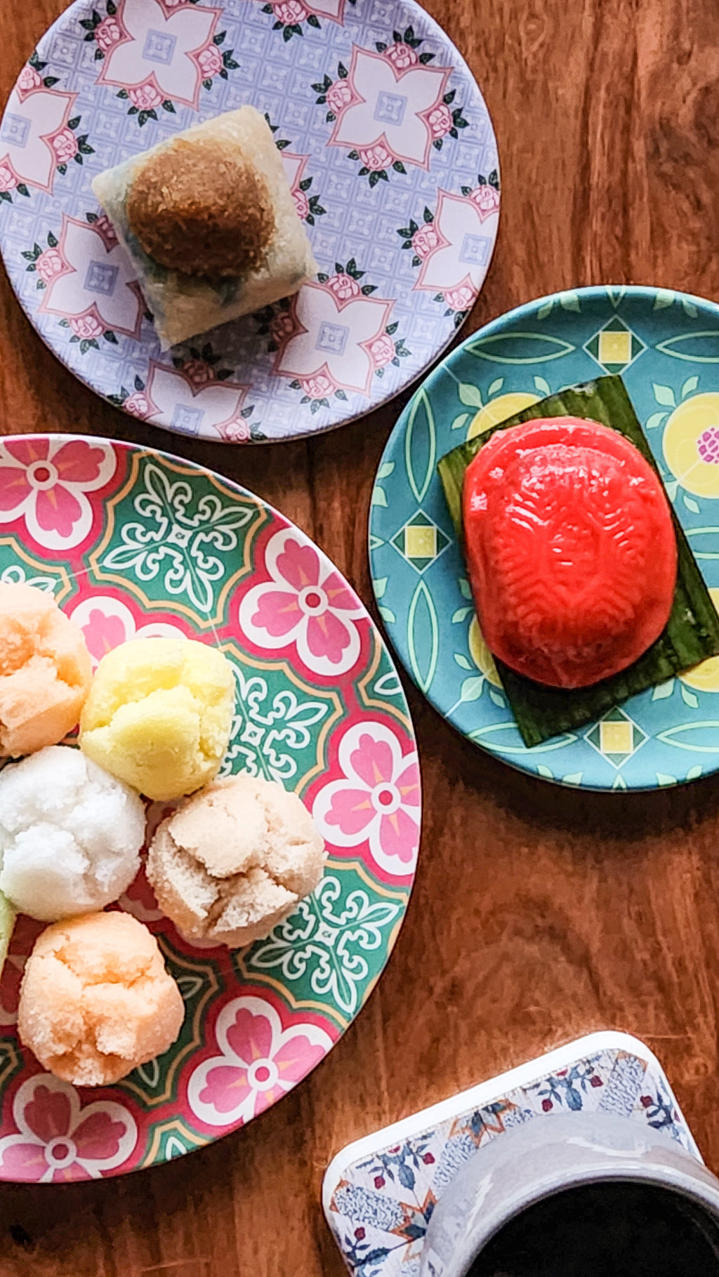 Assiette en bambou Carreaux Peranakan - Fleur de prunier