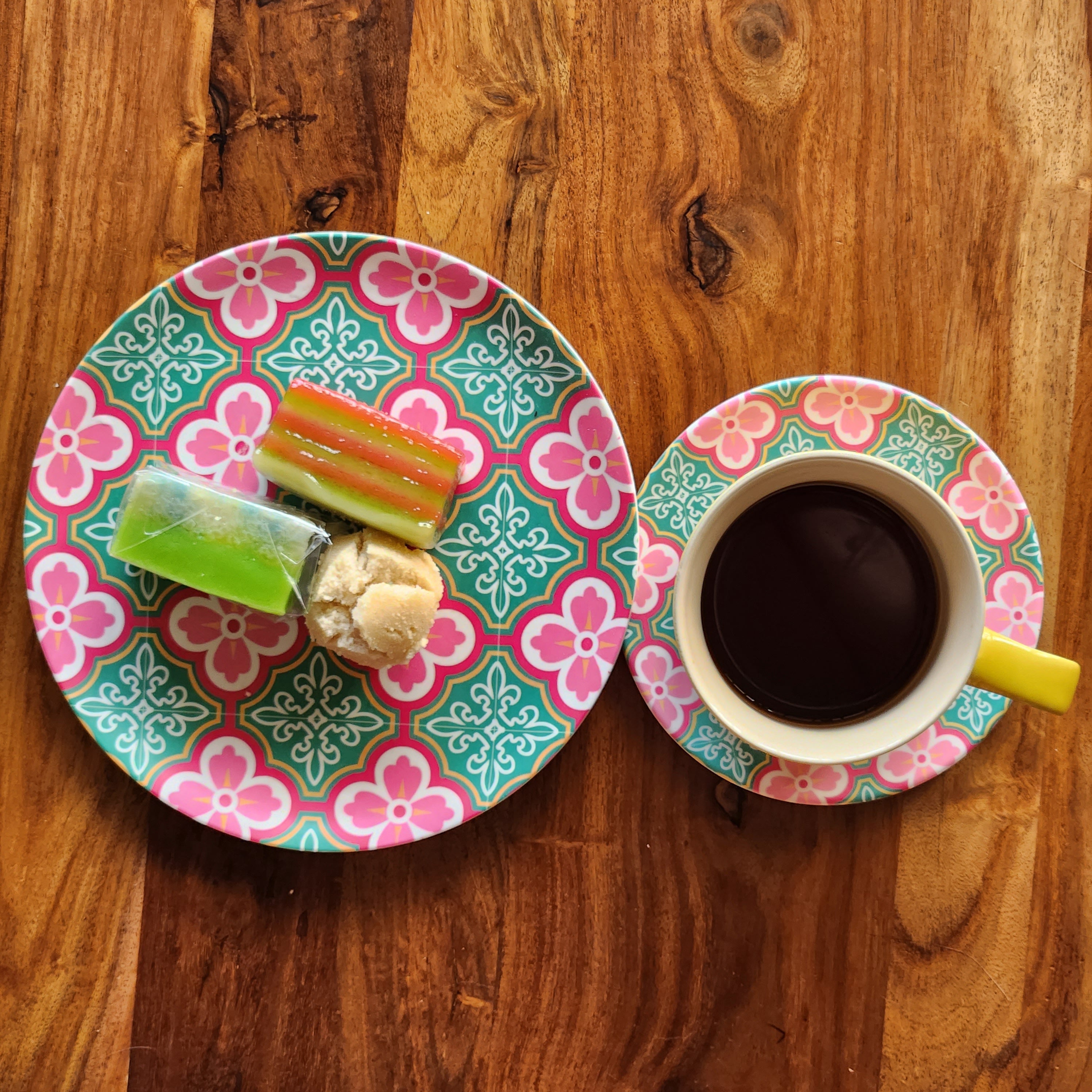 Assiette en bambou Carreaux Peranakan - Fleur de prunier