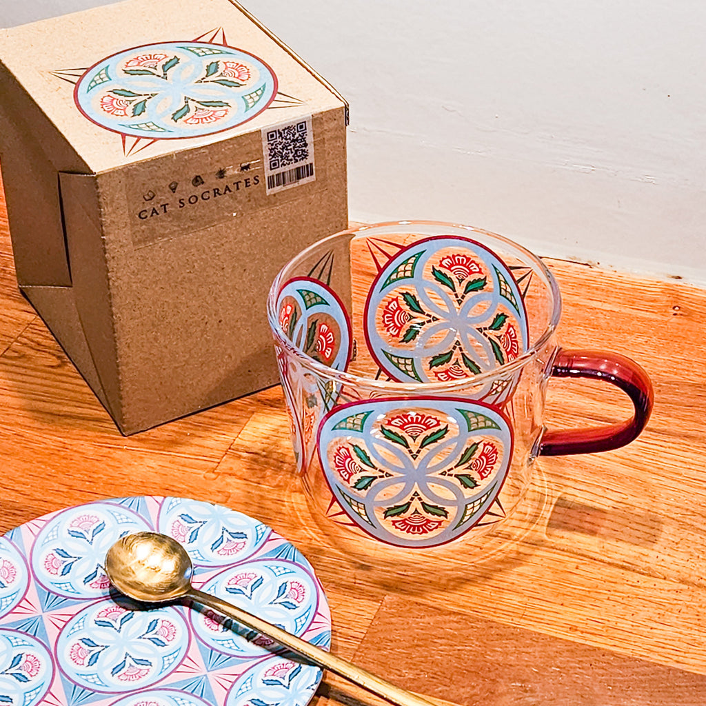 Mug en verre « Carreau de Peranakan » motif fleurs en cercle