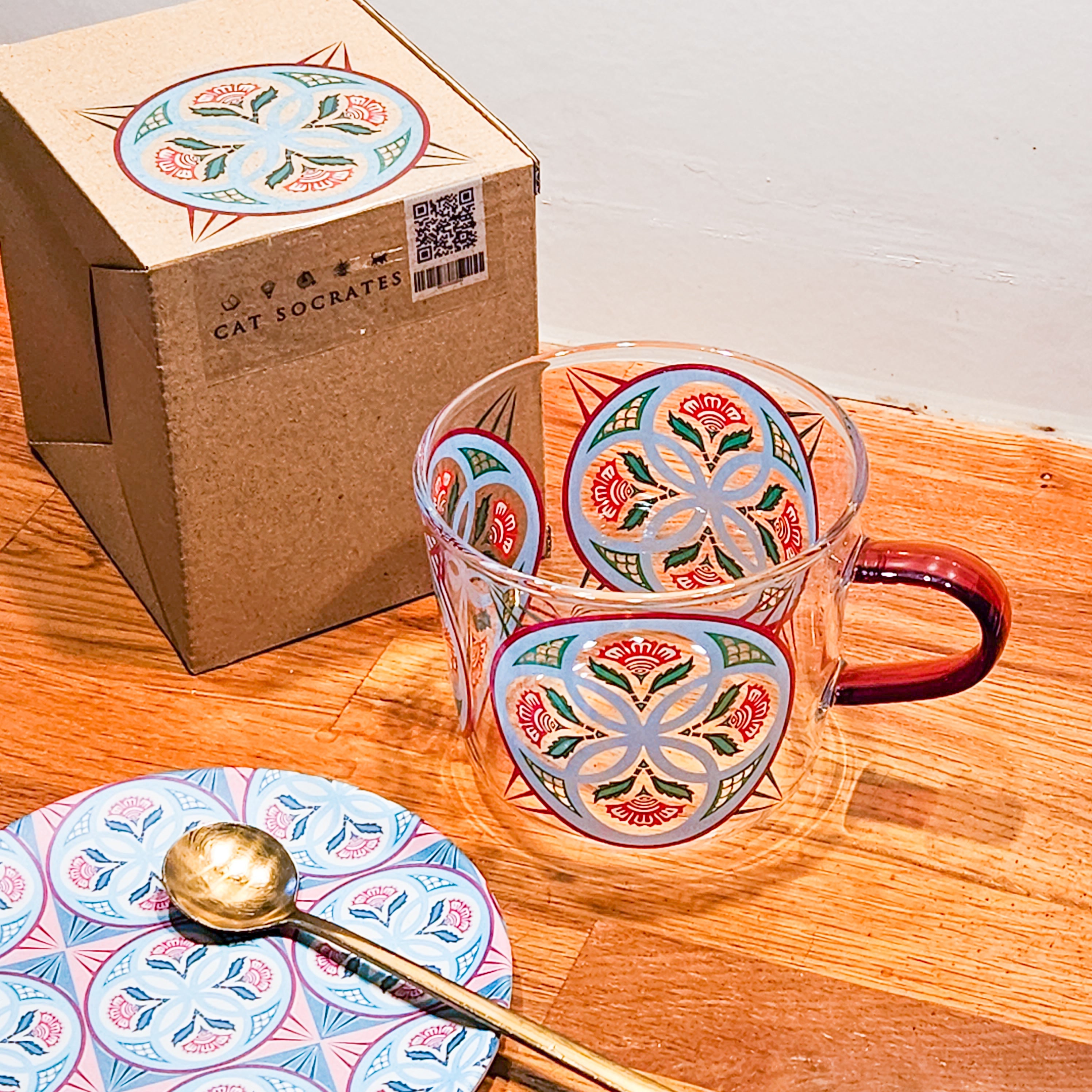 Mug en verre « Carreau de Peranakan » motif fleurs en cercle