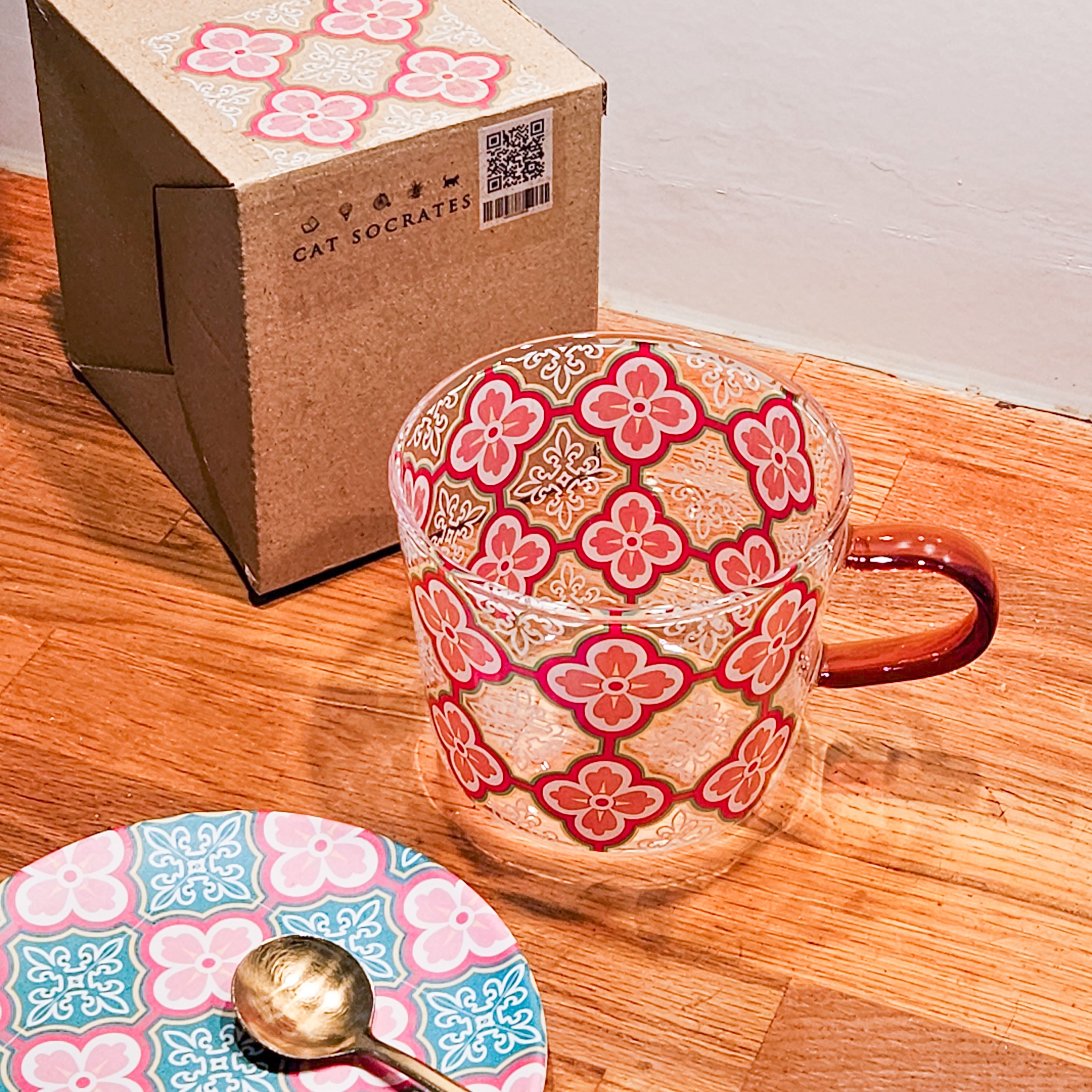 Mug en verre avec carreau Peranakan fleur de prunier