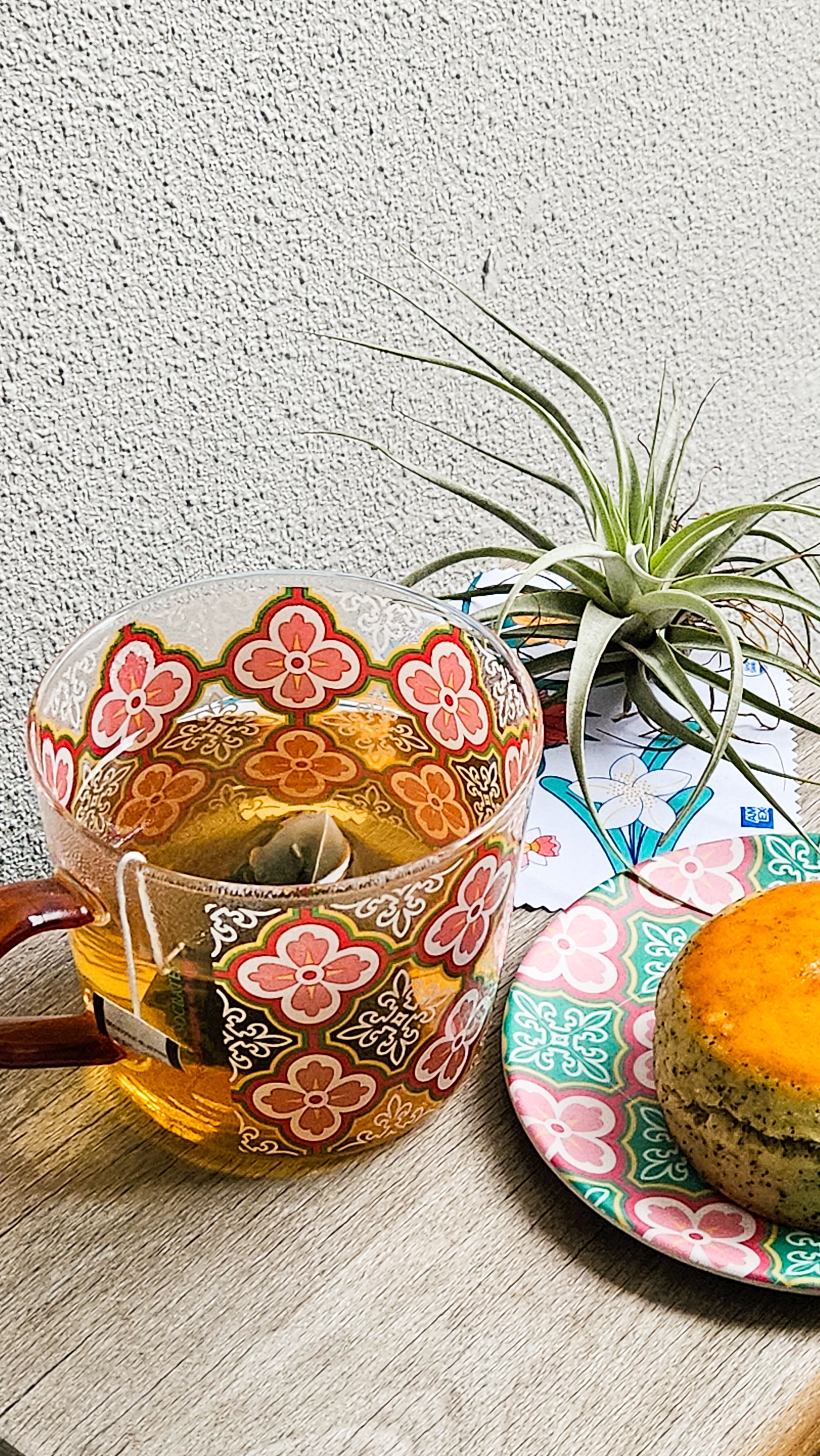 Mug en verre avec carreau Peranakan fleur de prunier