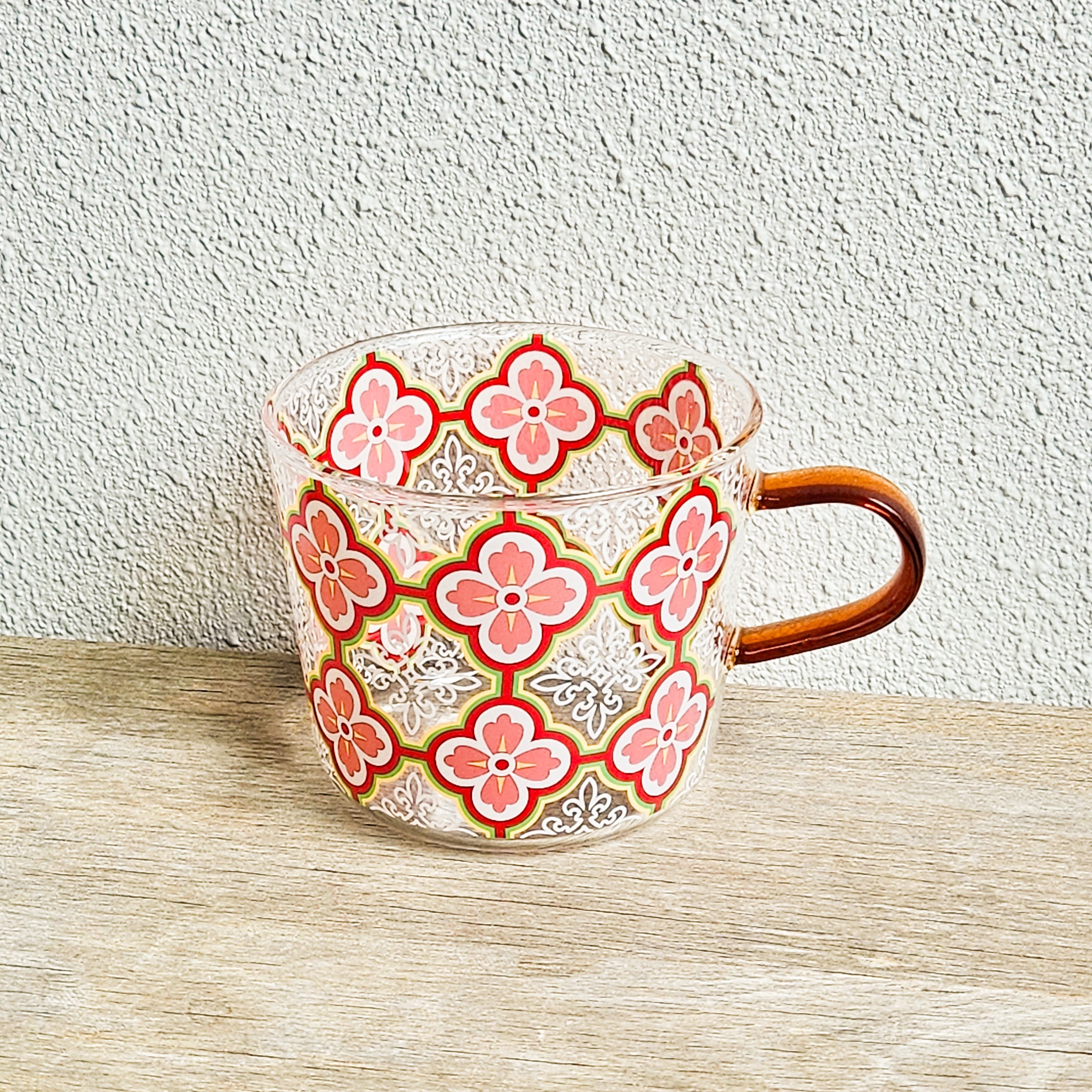 Mug en verre avec carreau Peranakan fleur de prunier