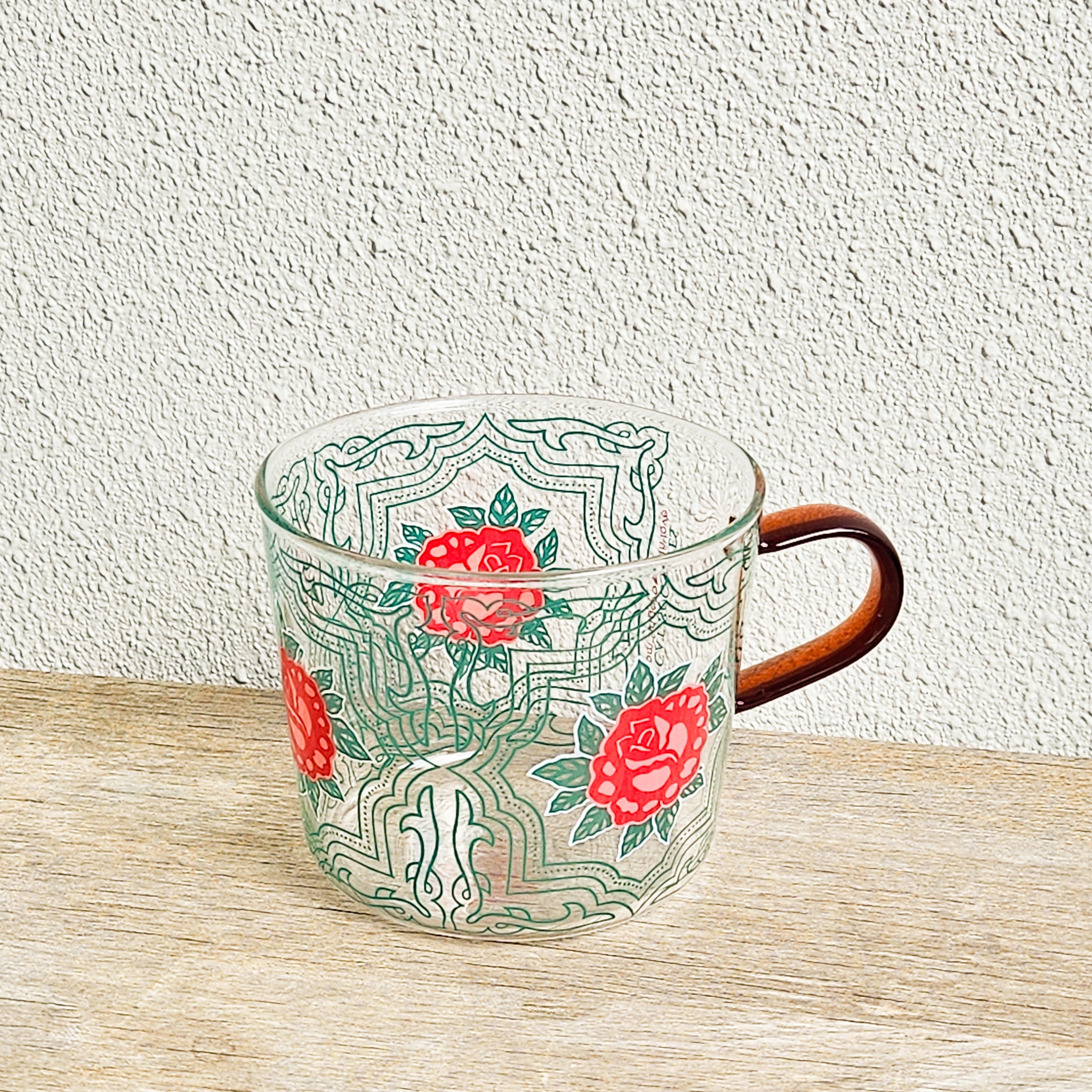 Mug en verre Carreau peranakan Rose classique