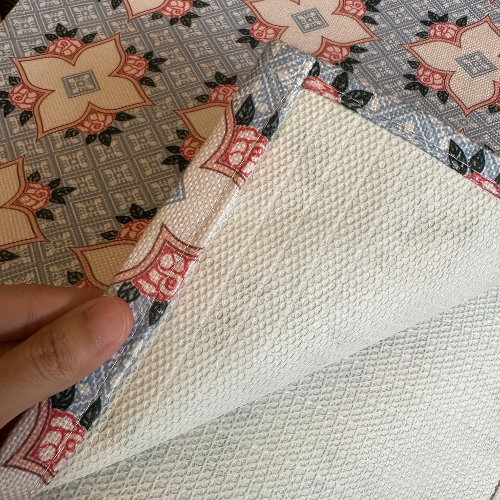 Chemin de table en carreaux peranakan motif rose d'angle