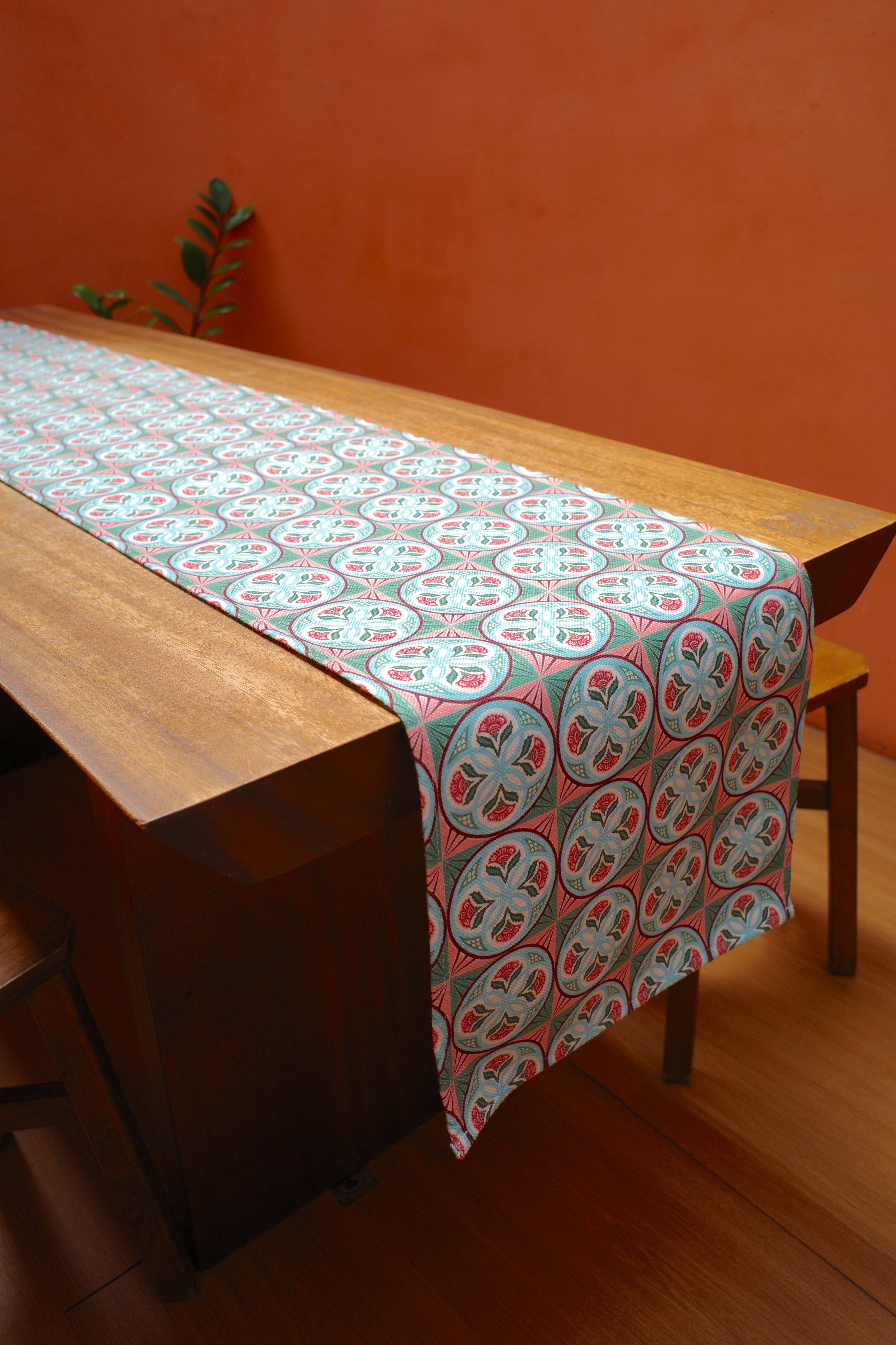 Chemin de table Peranakan motif fleur circulaire