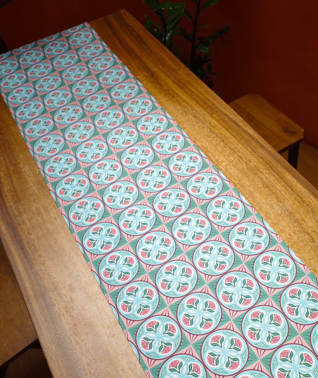 Chemin de table Peranakan motif fleur circulaire