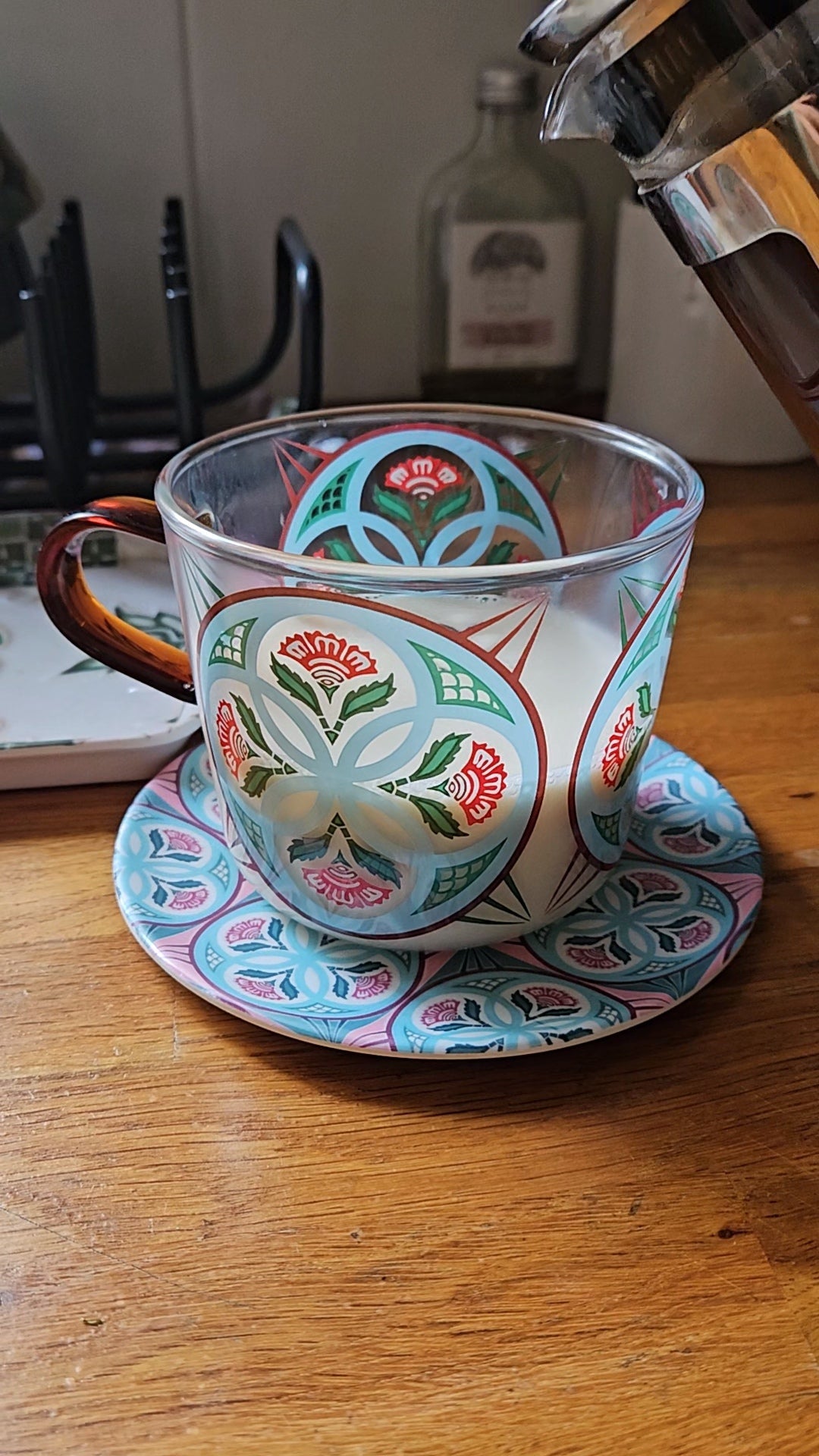 Mug en verre « Carreau de Peranakan » motif fleurs en cercle