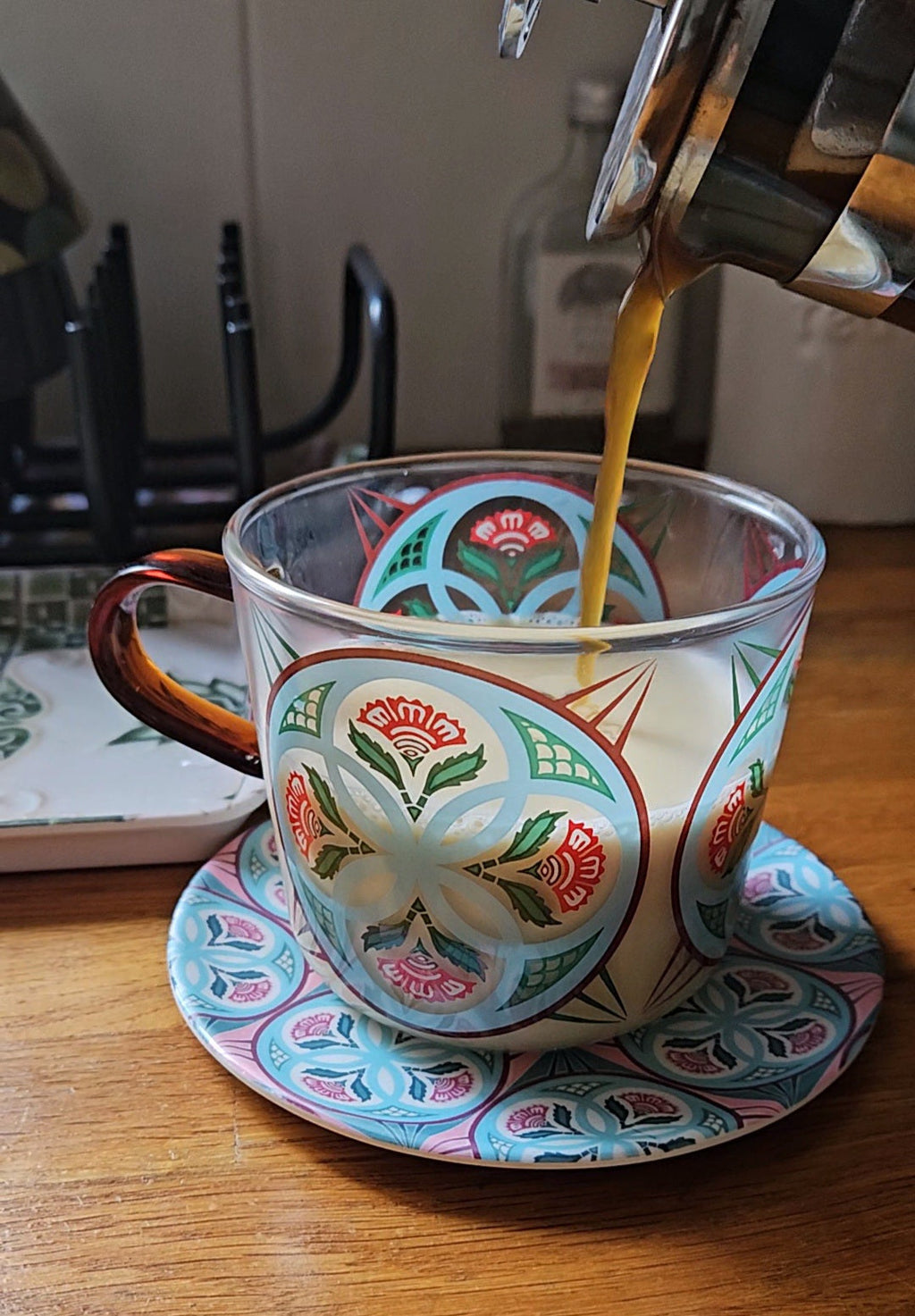 Mug en verre « Carreau de Peranakan » motif fleurs en cercle