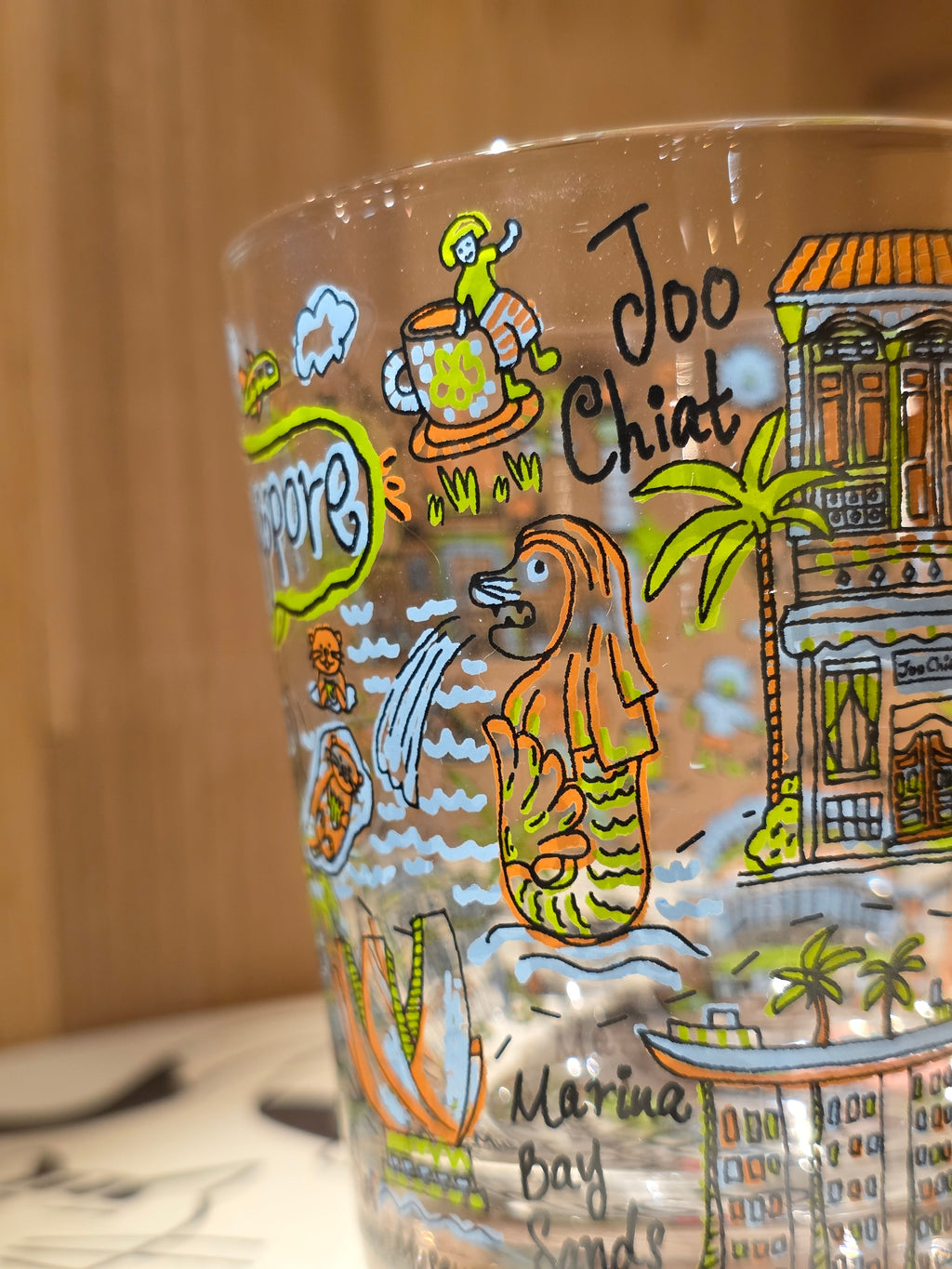 Se promener avec la Coupe en Verre de Singapour