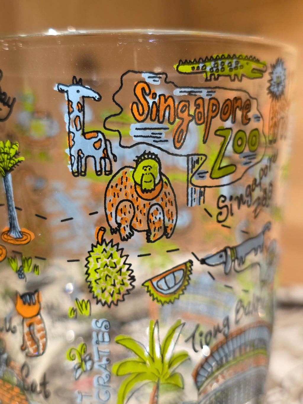 Se promener avec la Coupe en Verre de Singapour