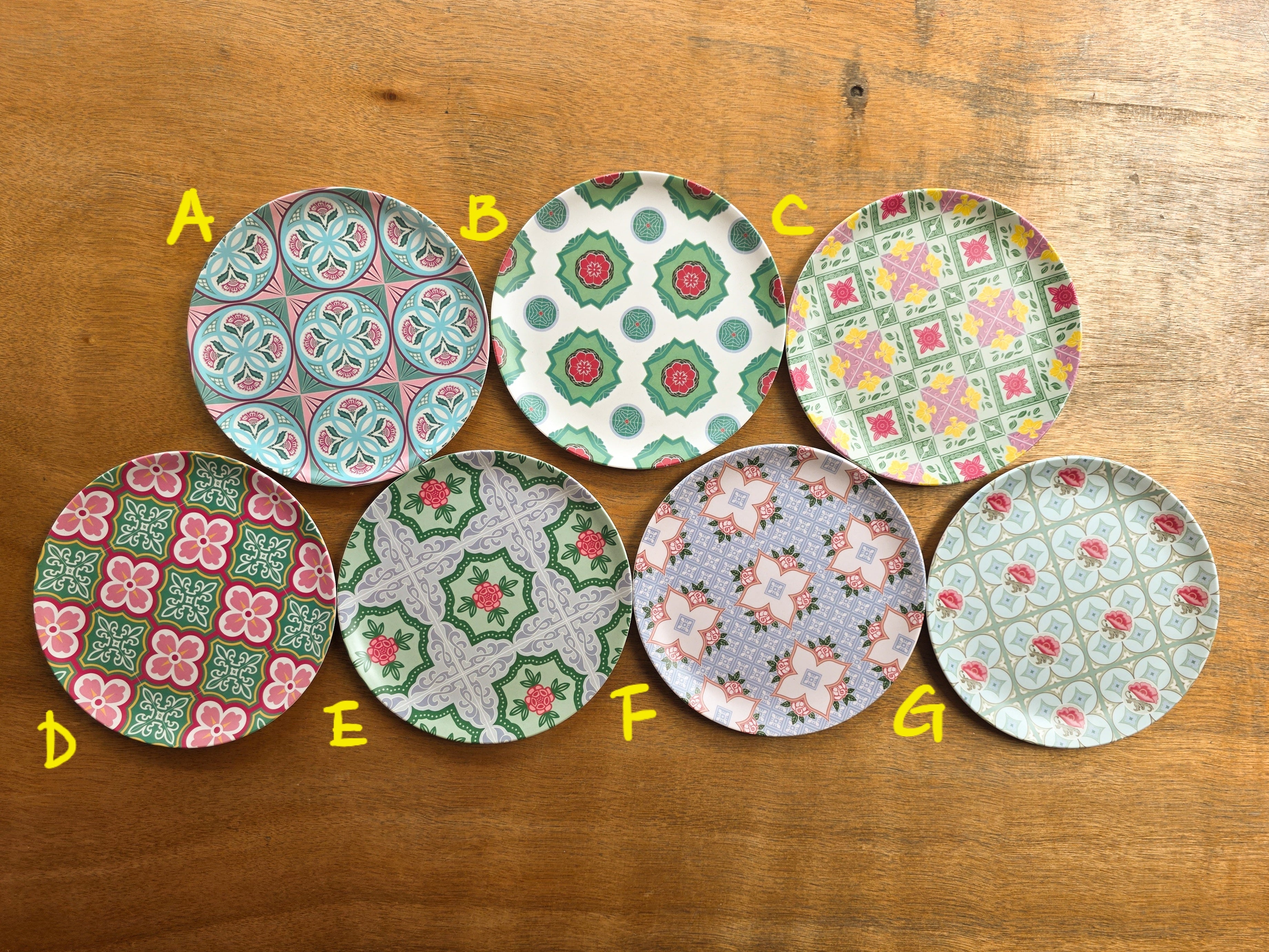 Assiette en bambou Carreaux Peranakan - Carrés et fleur rouge