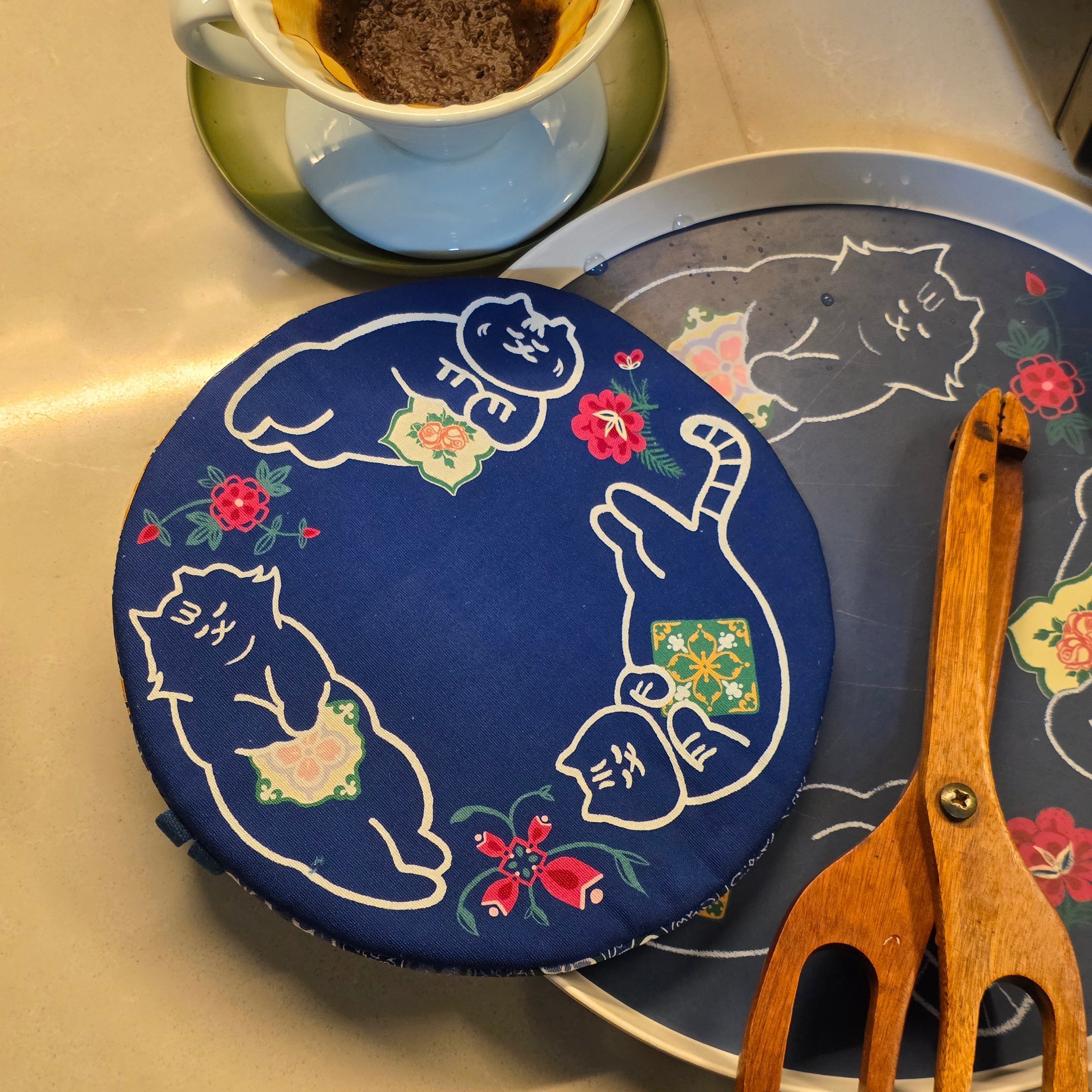 Kitty & Peranakan Flowers Pot holder pot holders