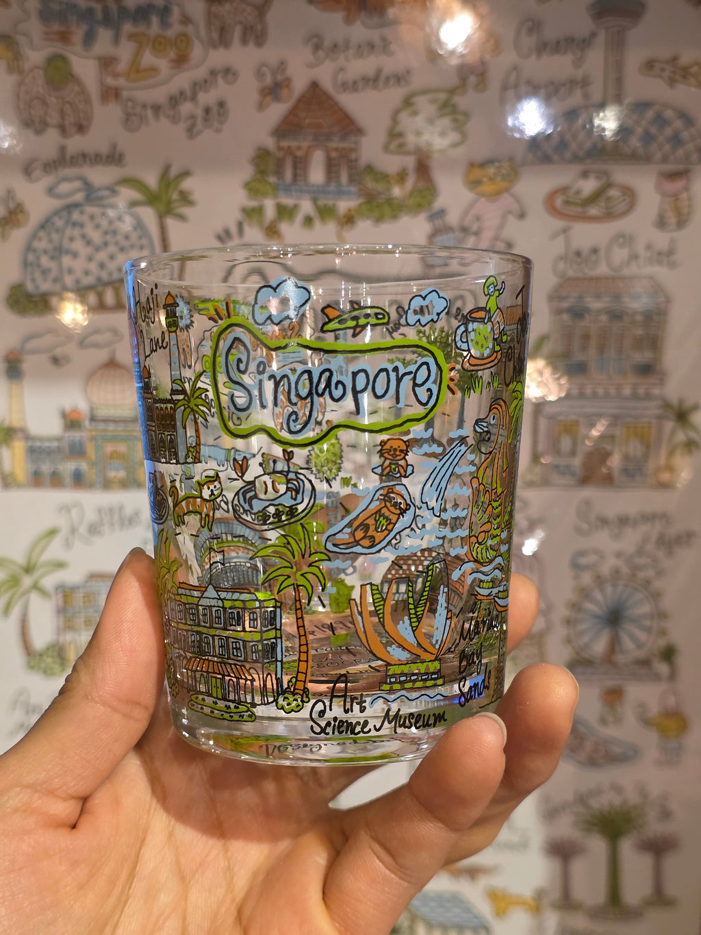 Se promener avec la Coupe en Verre de Singapour