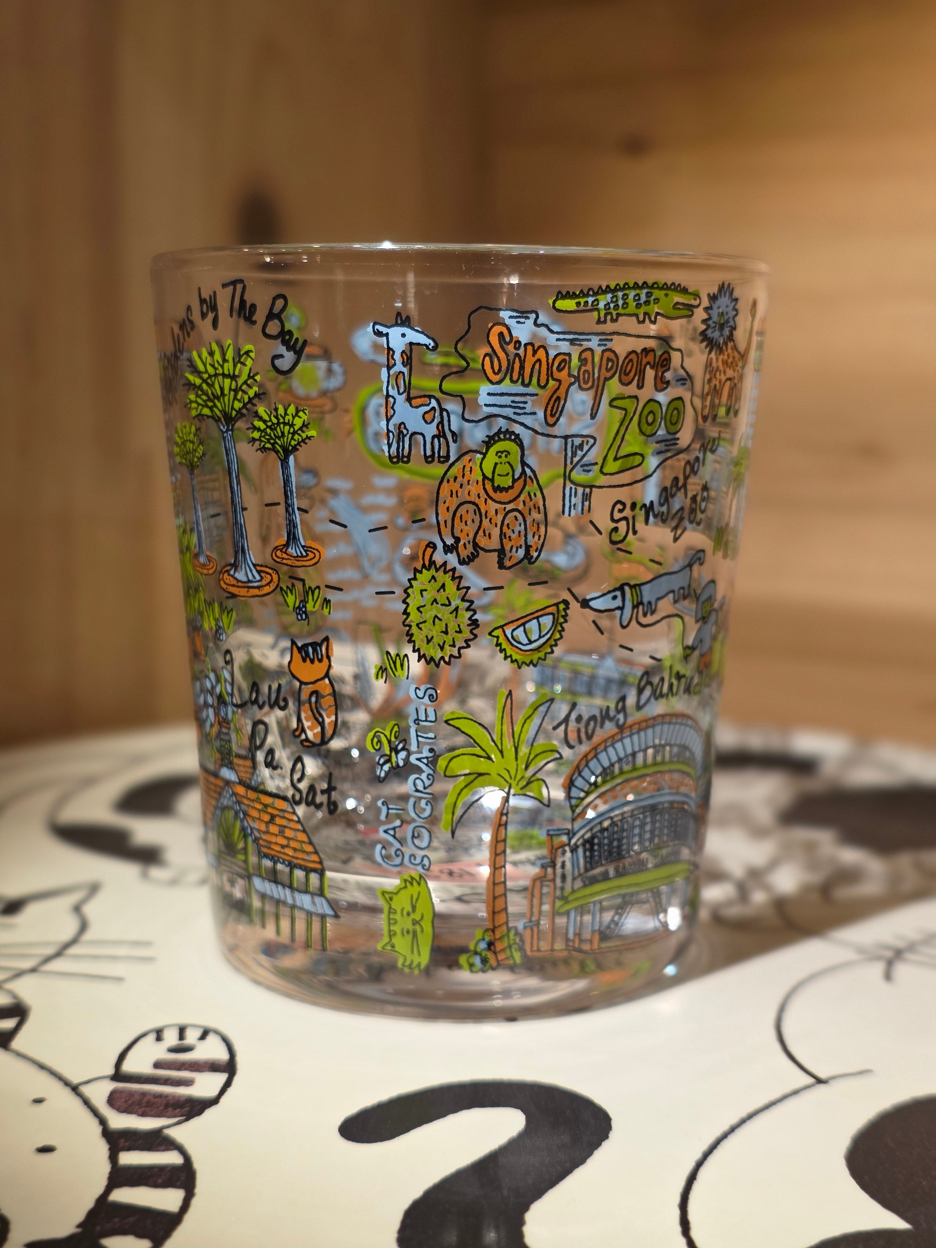 Se promener avec la Coupe en Verre de Singapour